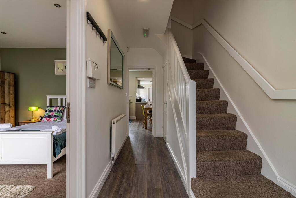 Dovecote House Beeston Private Parking 15Mins From Nottingham City Centre Close To Qmc Hospital Экстерьер фото